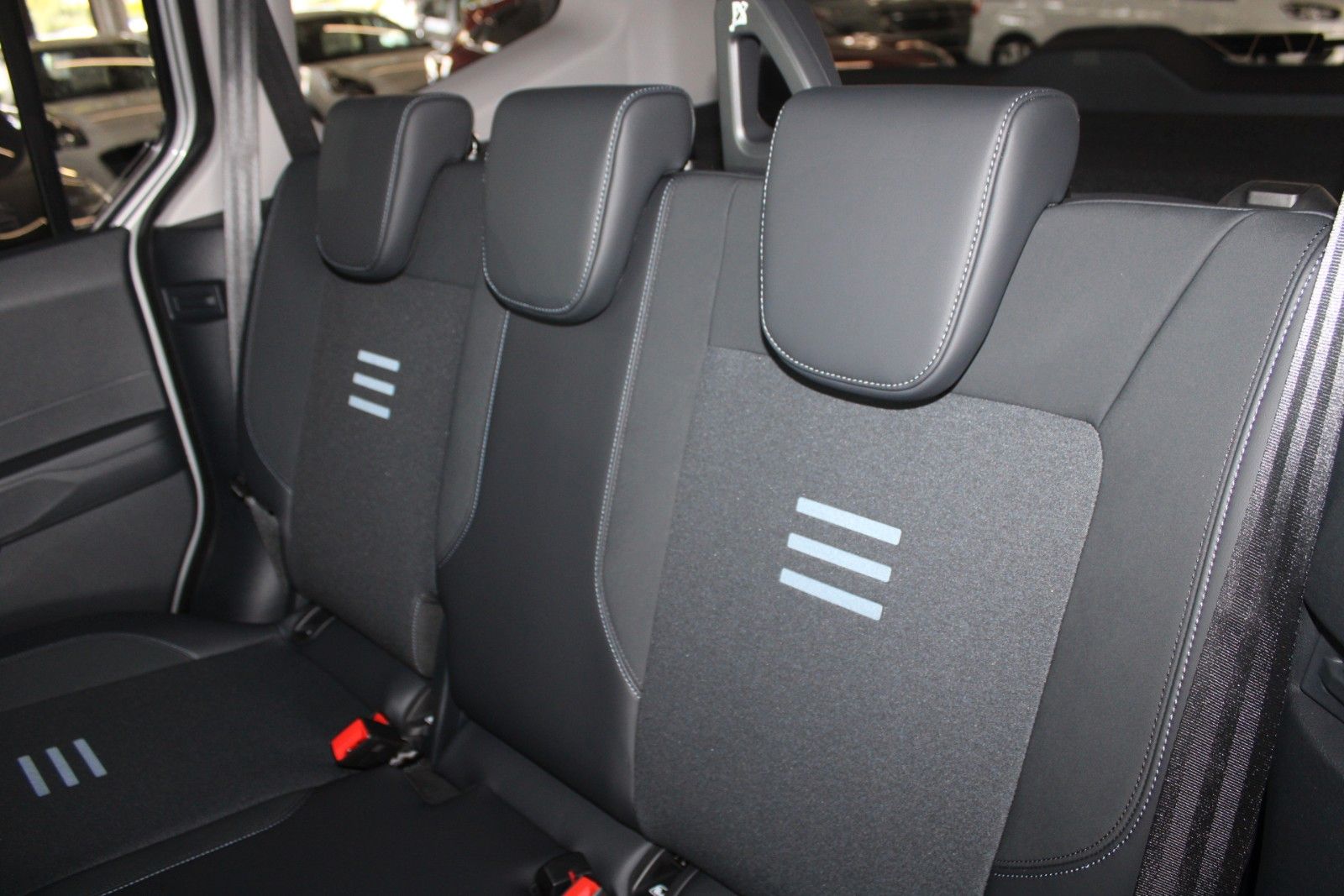 Fahrzeugabbildung Ford Tourneo Courier ACTIVE Winter + FahrerAssistPak3