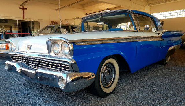 Ford Fairlane 500 Skyliner Galaxie