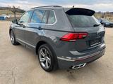 Volkswagen Tiguan 2.0 TDI DSG 4MOTION R-Line/AHK/HUD/LED/ - Autos mit Automatikschaltung