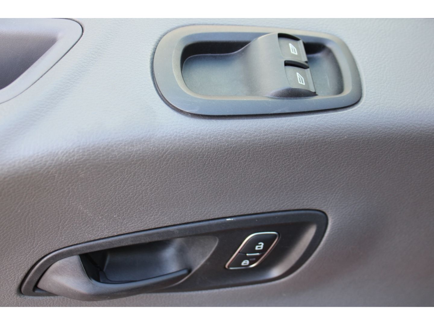 Fahrzeugabbildung Ford Transit 350L4 Kasten DoKa Trend StHZg AHK RFK GR