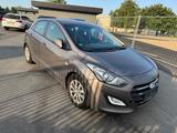 Hyundai i30 blue 1.6 GDI Trend - gebrauchte Hyundai i30 aus dem Jahr 2015