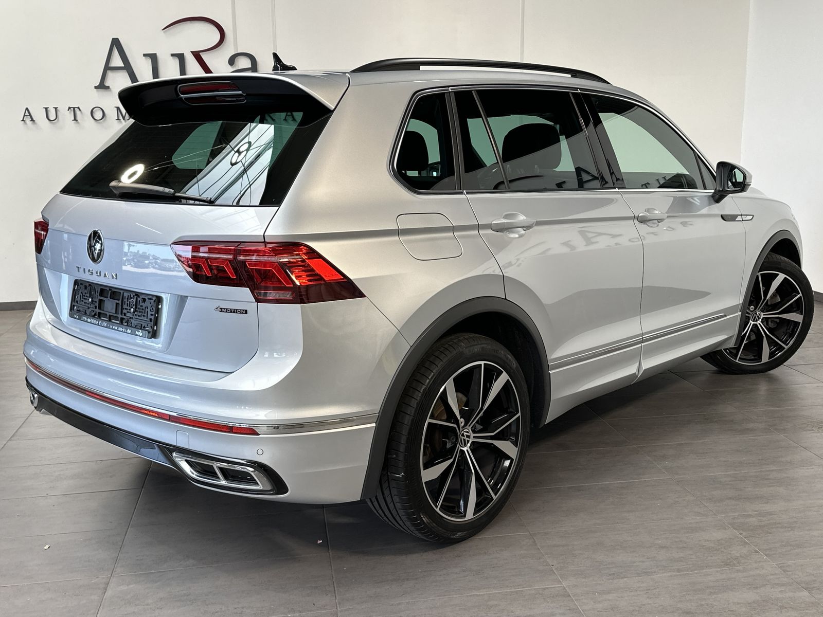 Fahrzeugabbildung Volkswagen Tiguan 2.0 TDI DSG 4M R-Line NAV+LED+ACC+CARPLAY