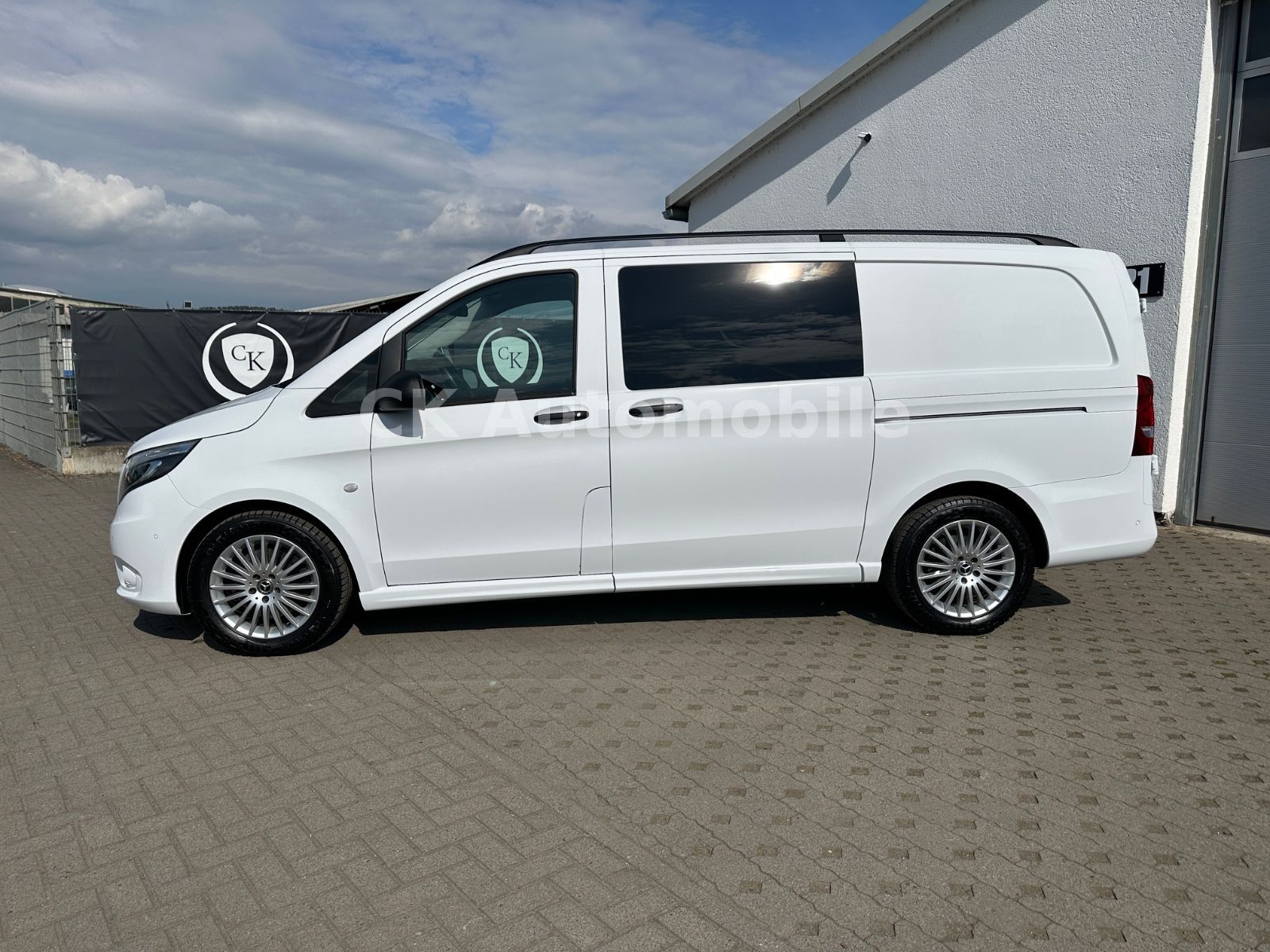 Fahrzeugabbildung Mercedes-Benz Vito Mixto 119 Lang Autom./5 Sitze/Navi/LED/AHK