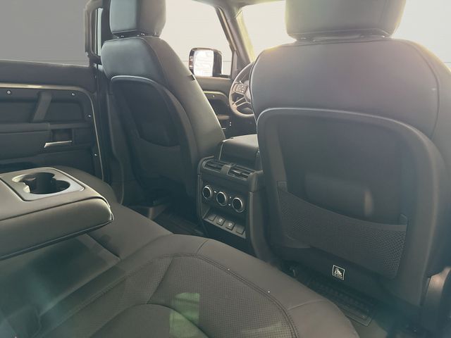 Land Rover Defender 110 D250 SE X-Dynamic+AHK+Pano+Matrix+M