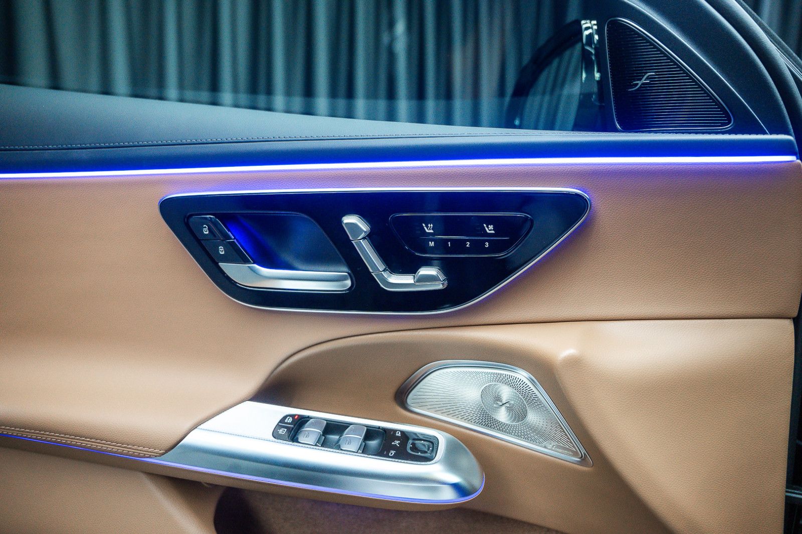 Fahrzeugabbildung Mercedes-Benz E 200 AMG MY25*Premium Plus*Superscreen*Keyless*