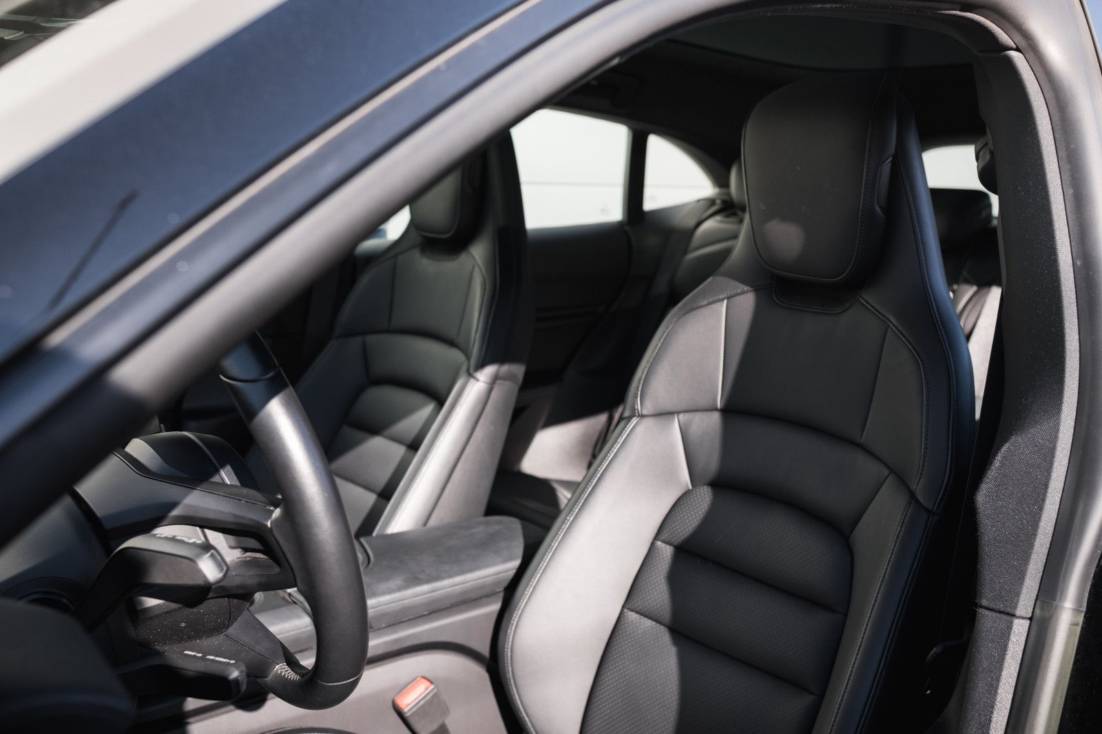 Fahrzeugabbildung Porsche Taycan Sport Turismo-Pano-PerformBatt.-WP-PASM