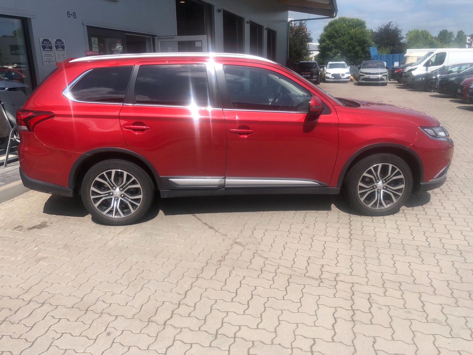 Fahrzeugabbildung Mitsubishi Outlander Edition 100 2WD Hagelschaden
