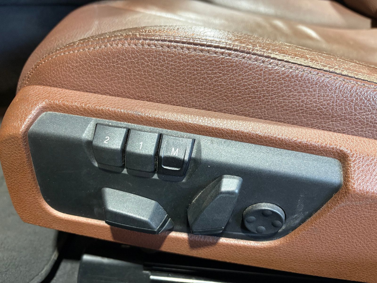 Fahrzeugabbildung BMW 640 Cabrio d xDrive/KAMERA/NAVI/MEMORY/BI-XENON