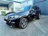 BMW X5 xDrive 50 i M-Packet*Vollausstattung*Panomara - BMW X5 in Bochum