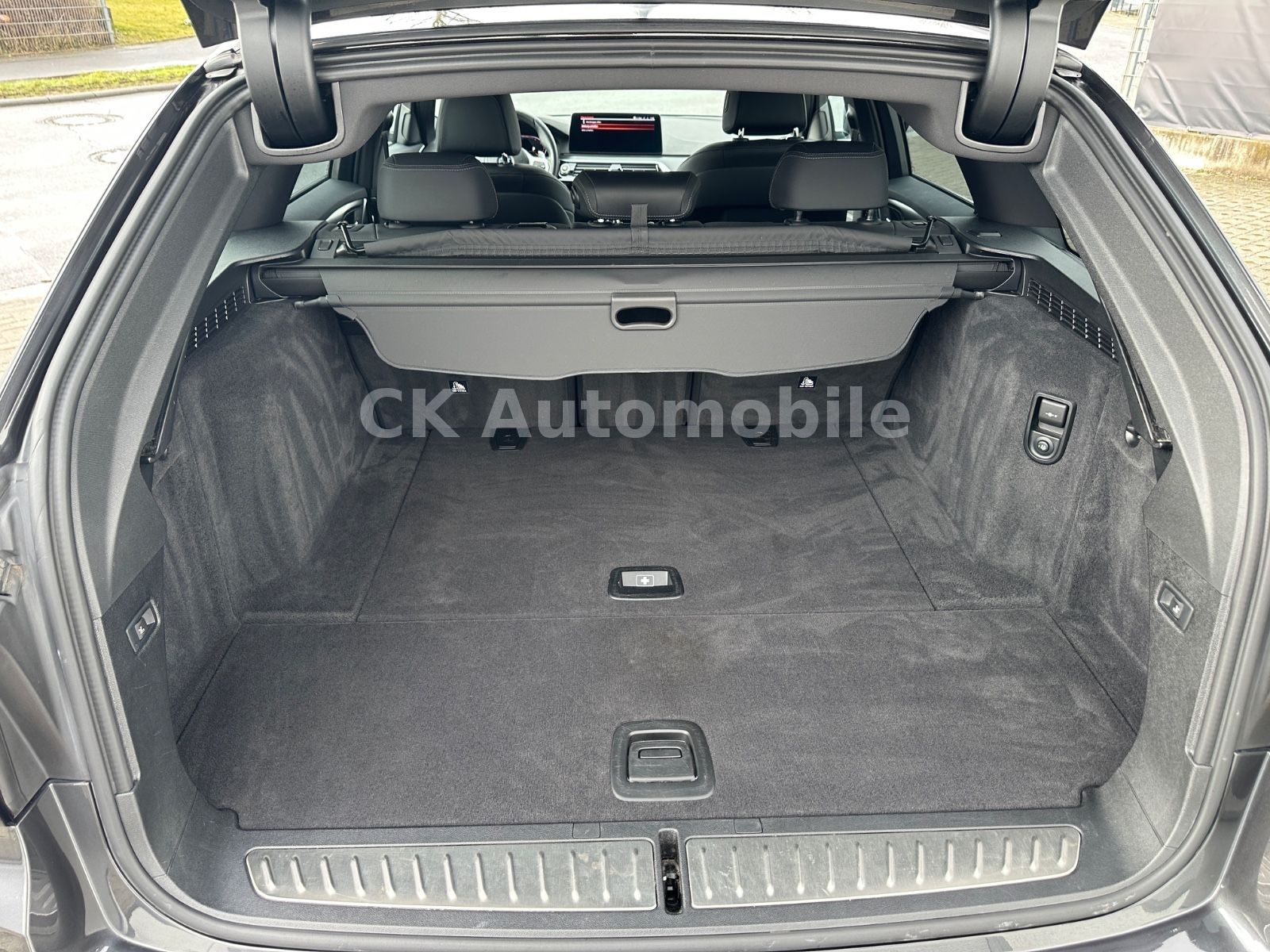 Fahrzeugabbildung BMW 520dxDrive Touring M-Sport/Laser/Head-Up/ACC/AHK