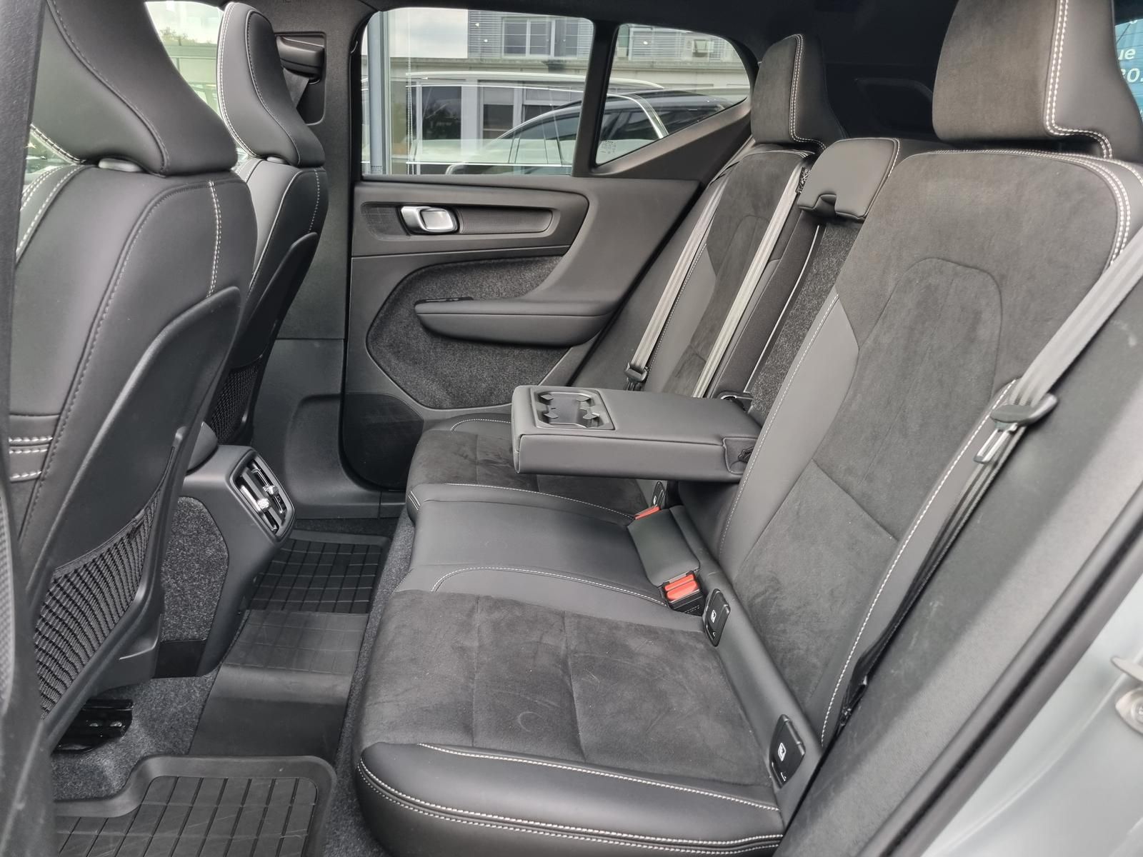 Fahrzeugabbildung Volvo XC40 B4 Ultra Dark '20 Zoll,Glasdach, 360-Cam'