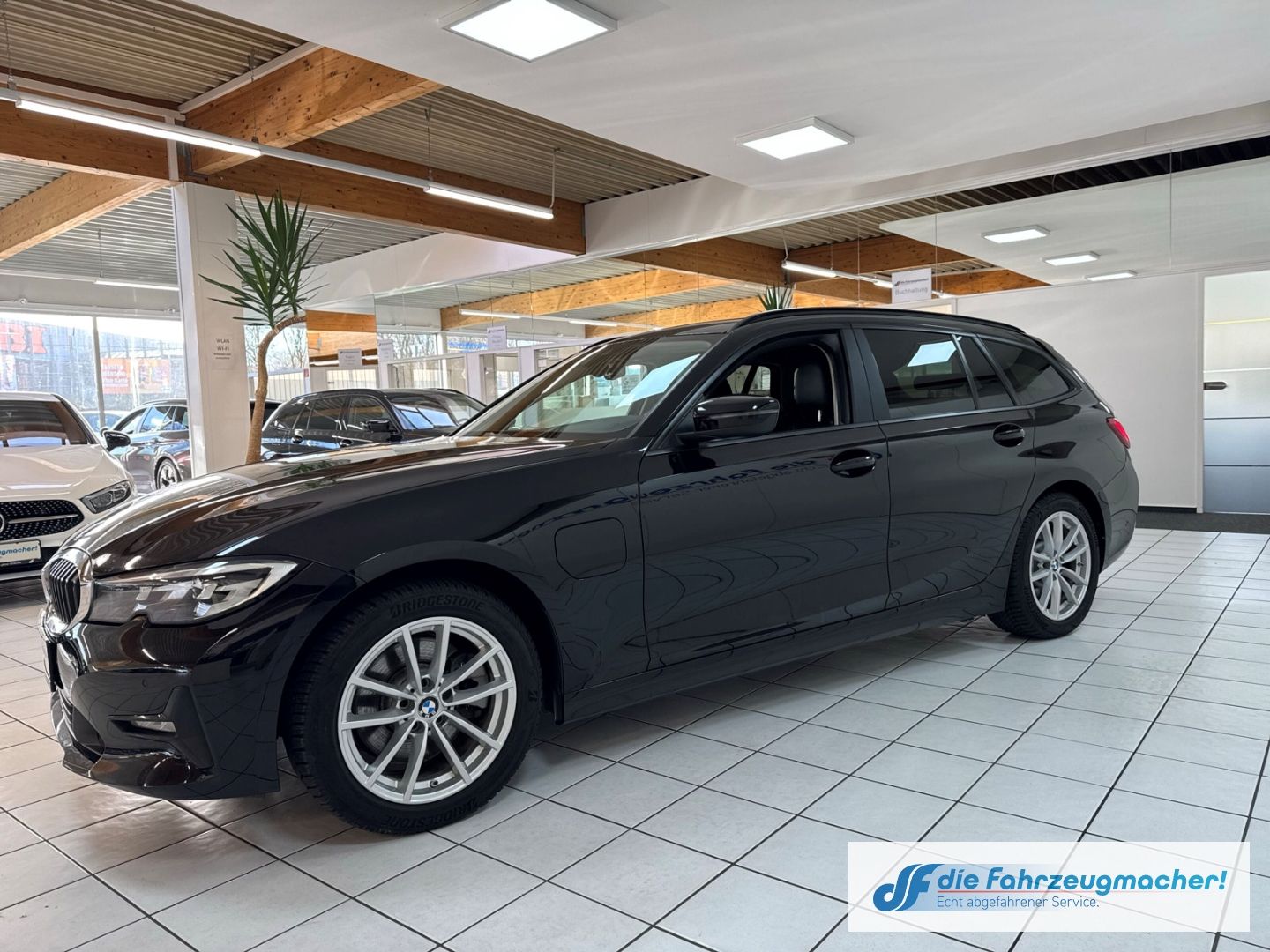 Fahrzeugabbildung BMW 320 e Advantage Touring Park-Assistent Navi Digi