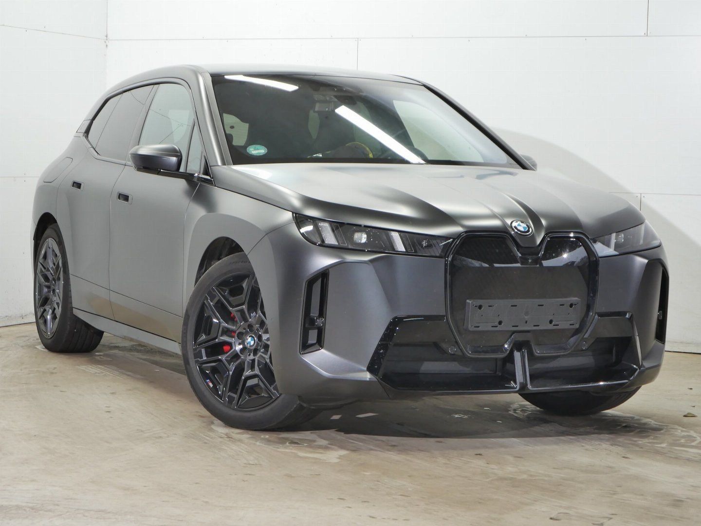 Fahrzeugeinzelansicht 6 Fahrzeugabbildung BMW iX xDrive60 M Sportpaket B&W Surround DAB LED Ak