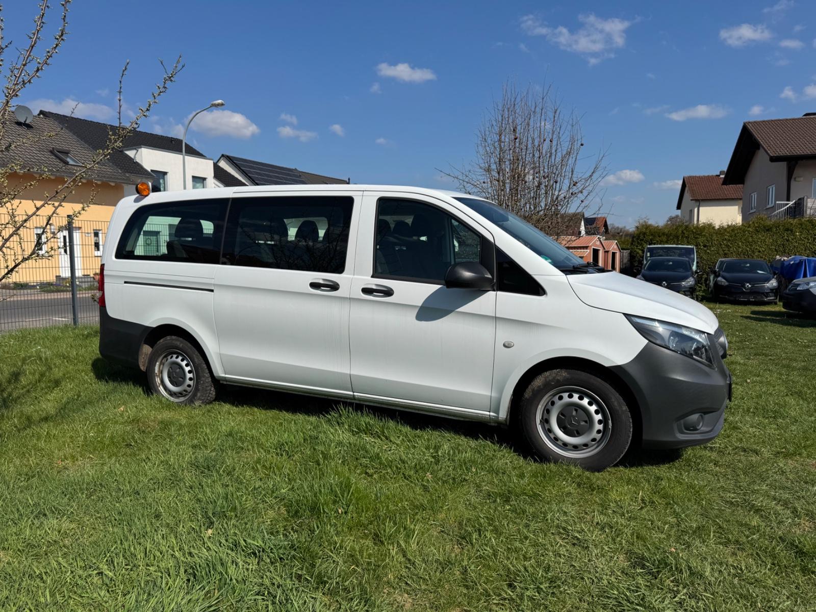 Mercedes-Benz Vito Tourer 109 CDI Pro FWD lang 9Sitzer+1Hand!