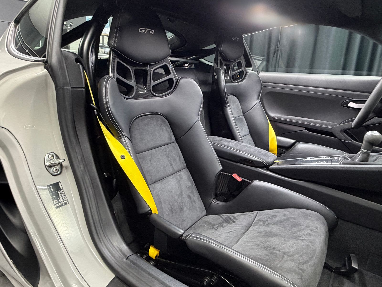 Fahrzeugabbildung Porsche Cayman GT4|918 SCHALENSITZE|PCCB|1.HAND|SCHALTER