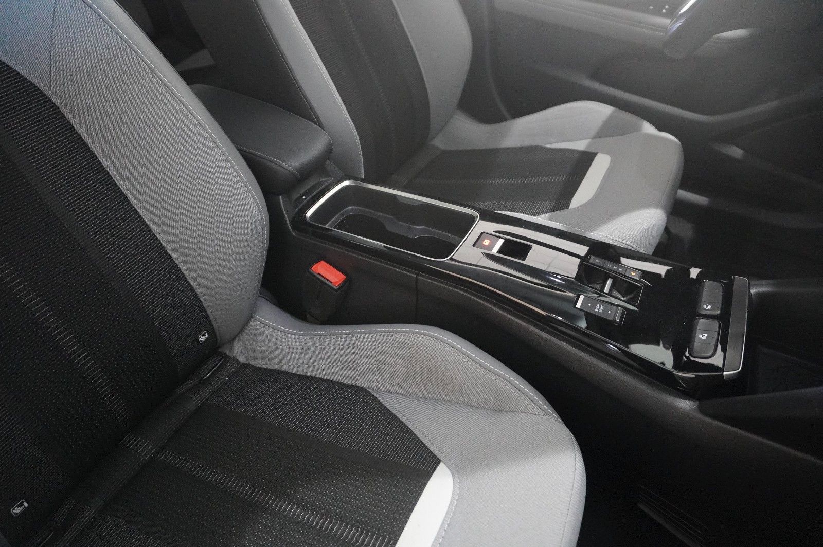 Fahrzeugabbildung Opel Mokka-e ELEGANCE 3-PHASIG NAVI/LED/VIRTU/SHZ/DAB