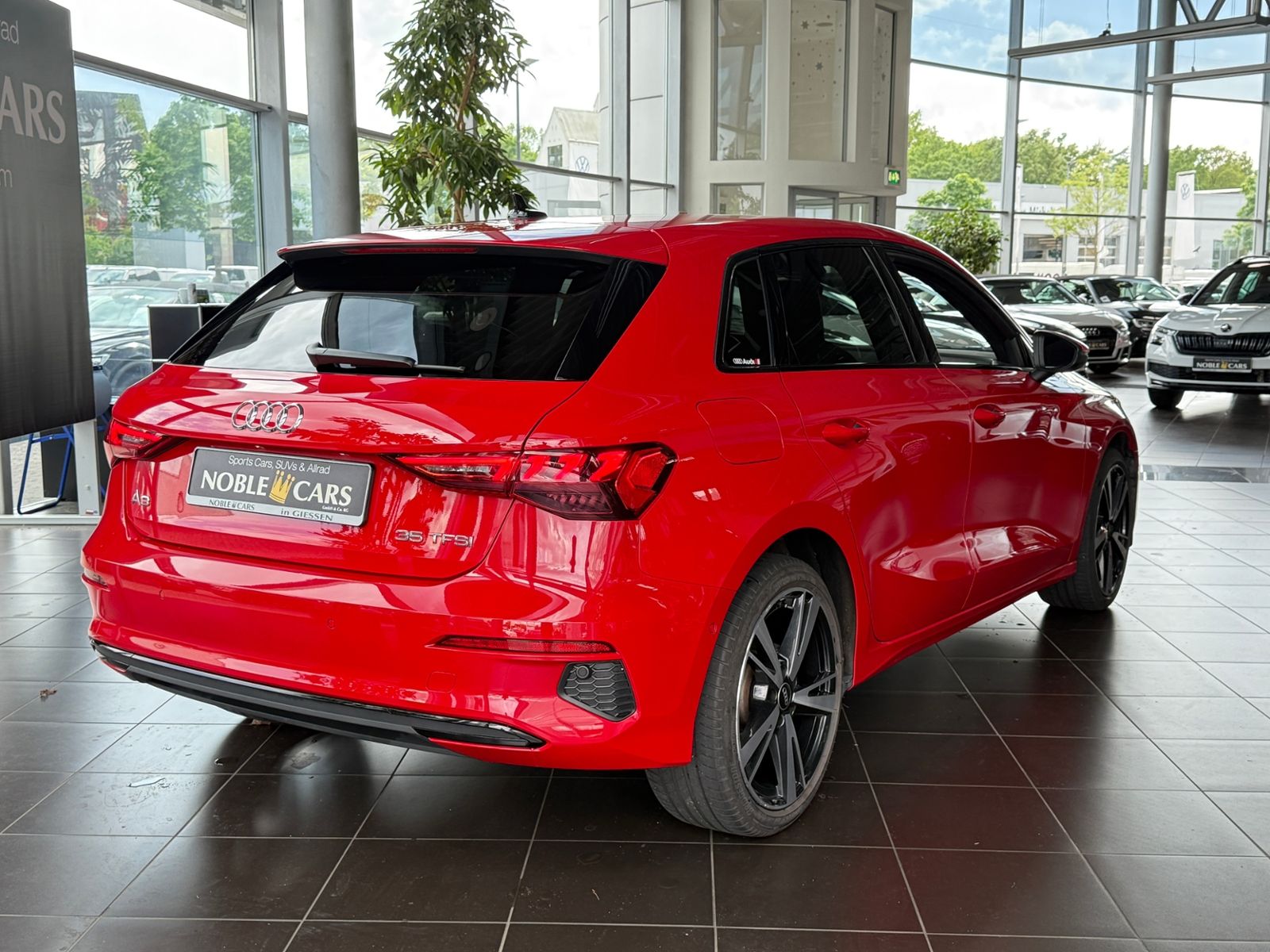 Fahrzeugabbildung Audi A3 Sportback  35 TFSI S line AHK LED NAVI
