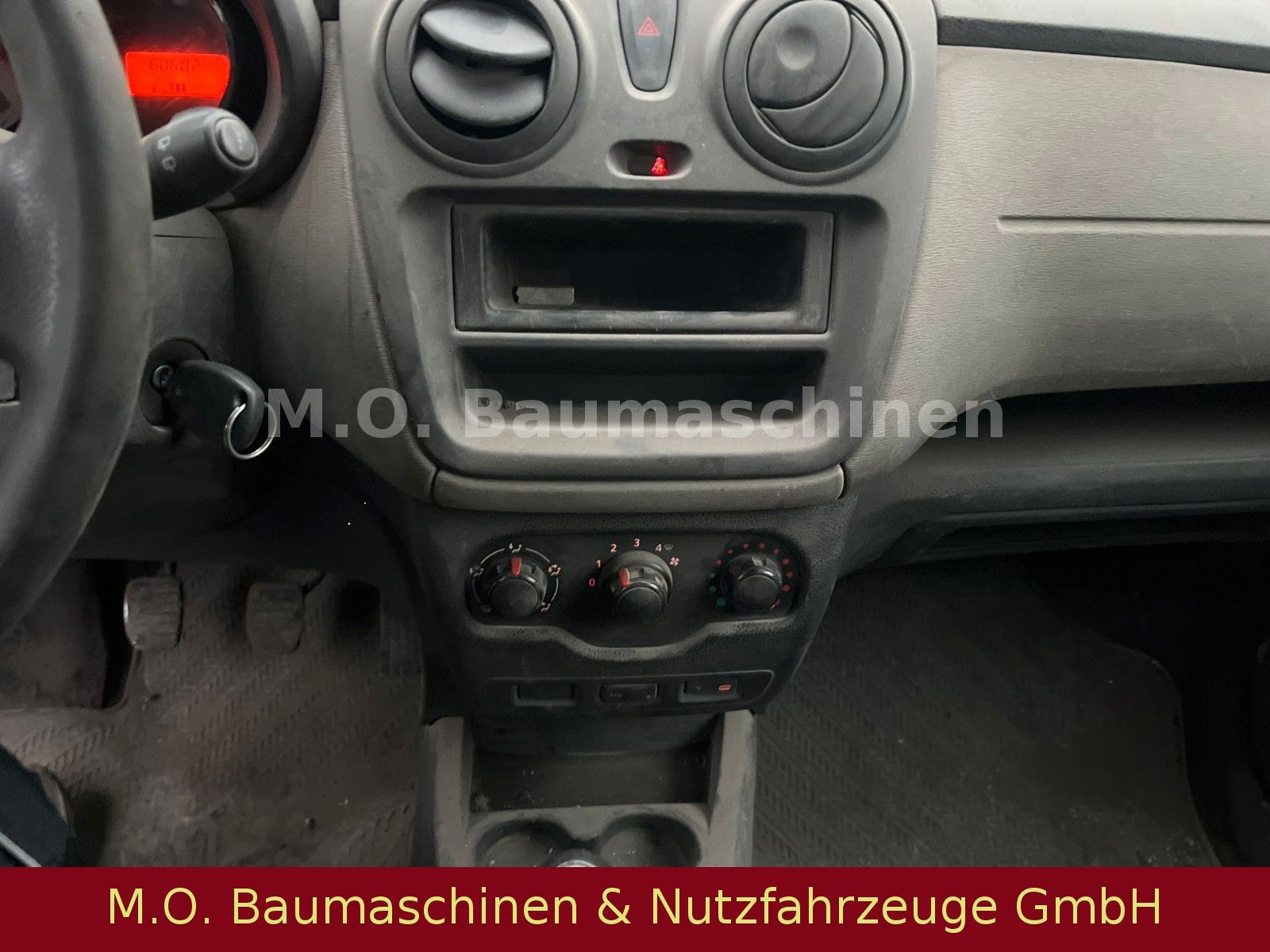 Fahrzeugabbildung Dacia Dokker / 1,6 / Benzin /