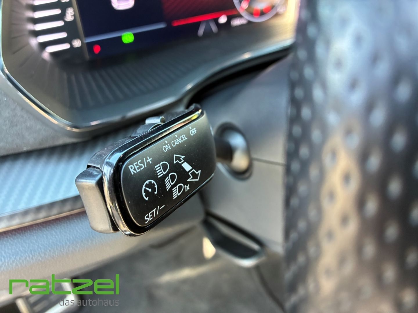 Fahrzeugabbildung SKODA Octavia 4x4 Combi RS TDI 2.0 HUD Navi LED