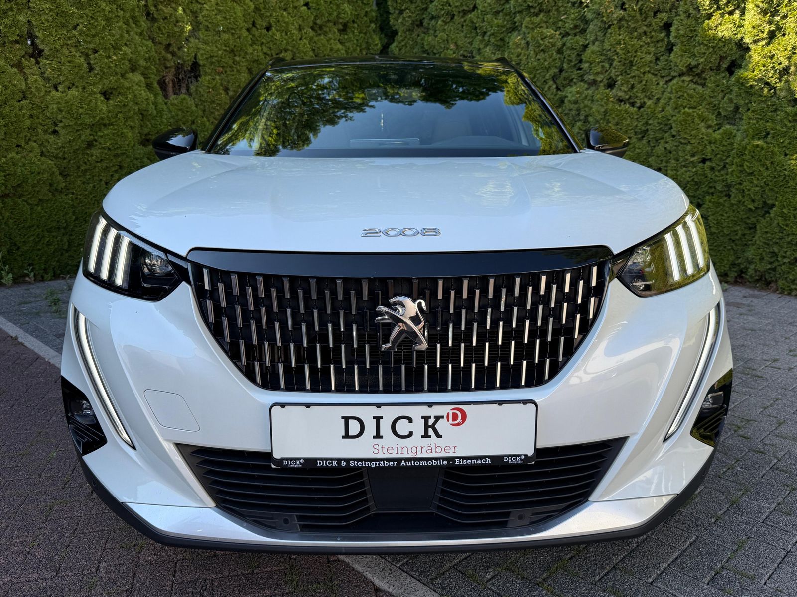 Fahrzeugabbildung Peugeot 2008 GT 1.5 Blue-HDI LED+NAV+KAM+PANO+AMBI+SHZ+