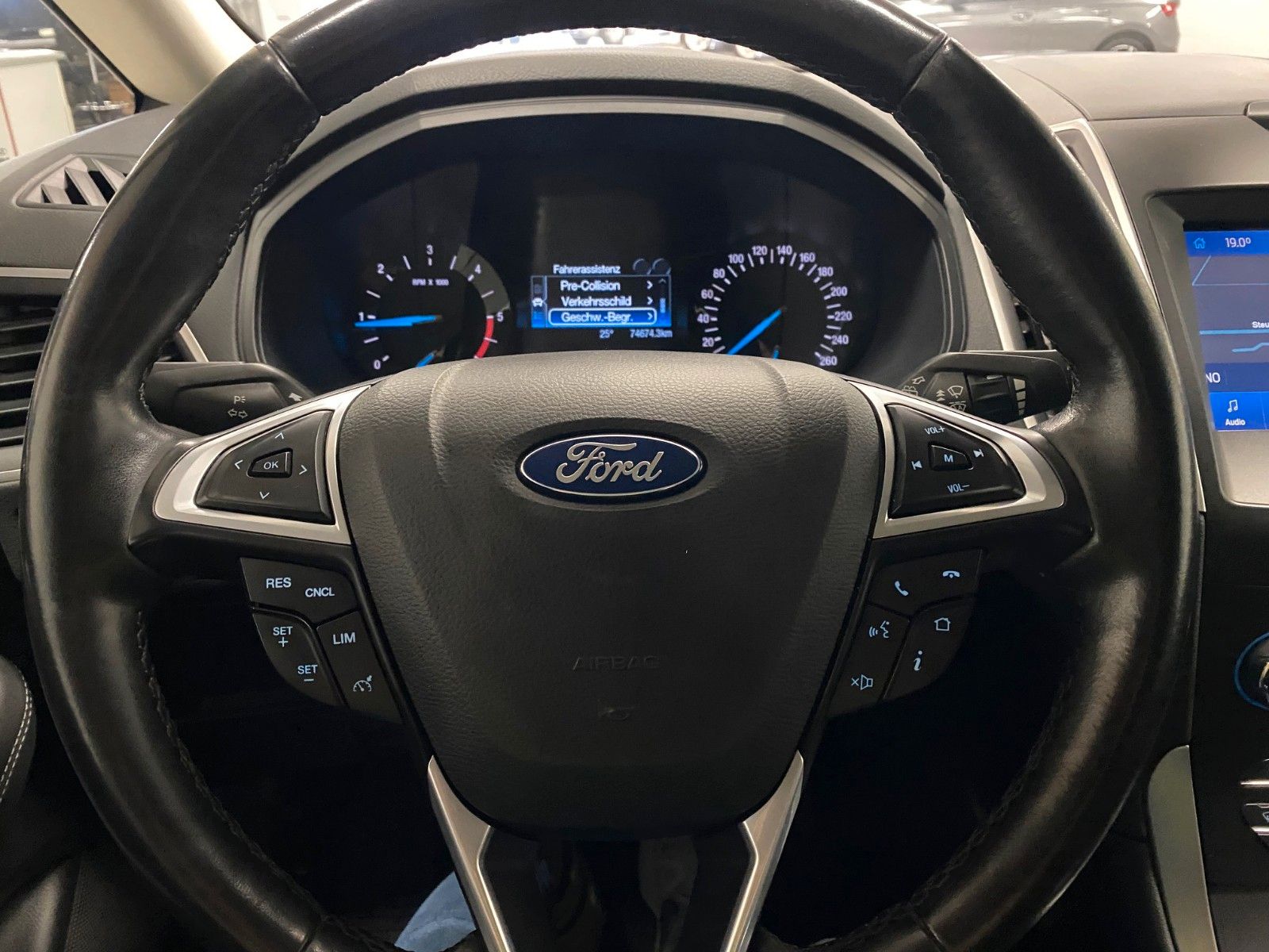 Fahrzeugabbildung Ford S-Max 2.0 TDCI EcoBlue Edition+NAVI+AHK+KAMERA++