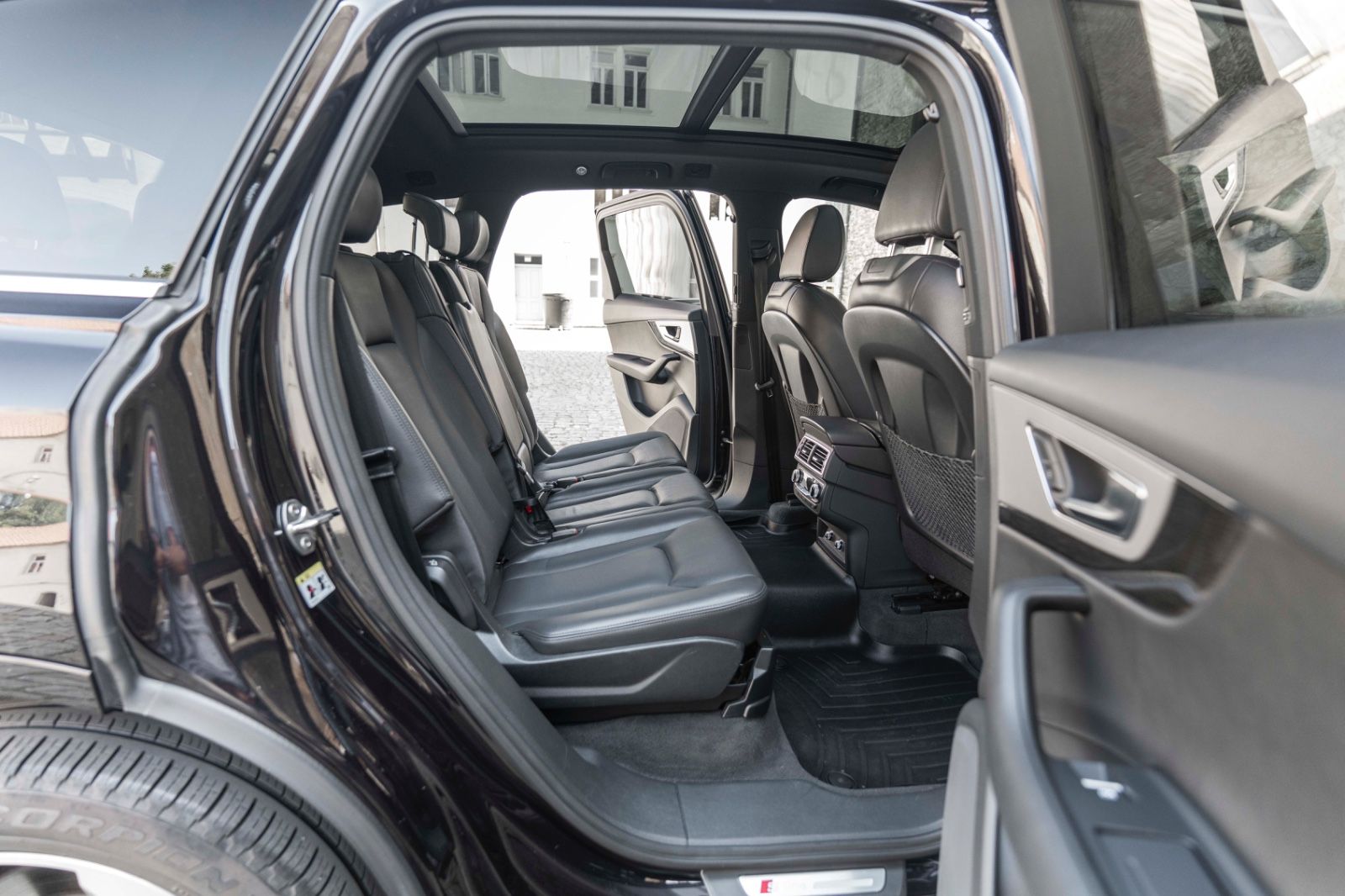 Fahrzeugabbildung Audi Q7 3.0 TFSI Quattro S-LINE LED 360° PANO 7SITZE