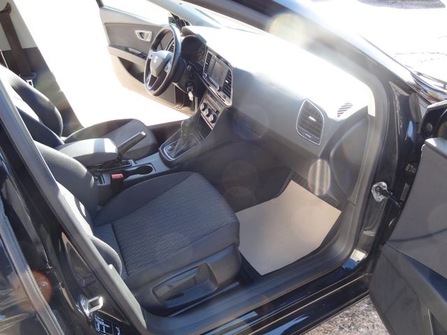 Fahrzeugabbildung Seat Leon Style/Automatik/1.Hd/Navi/PDC/80TKM/