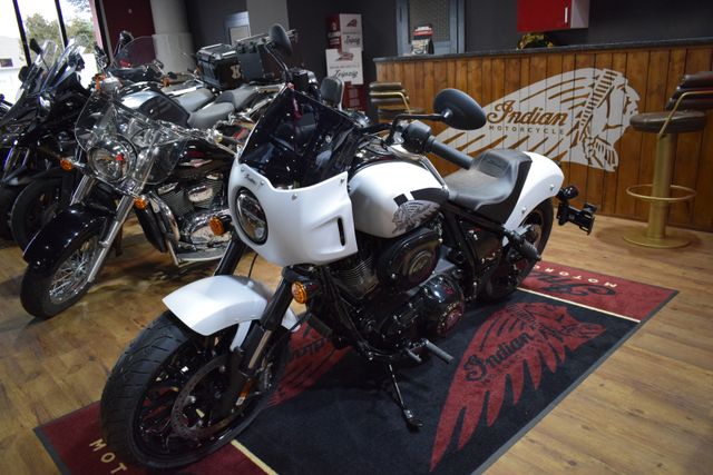 Indian SPORT CHIEF DARK HORSE Ghost White Smoke