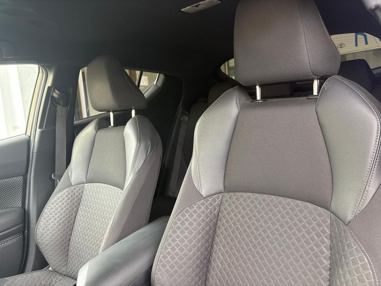 Toyota C-HR 1.8 Hybrid E-CVT Trend imagem 2
