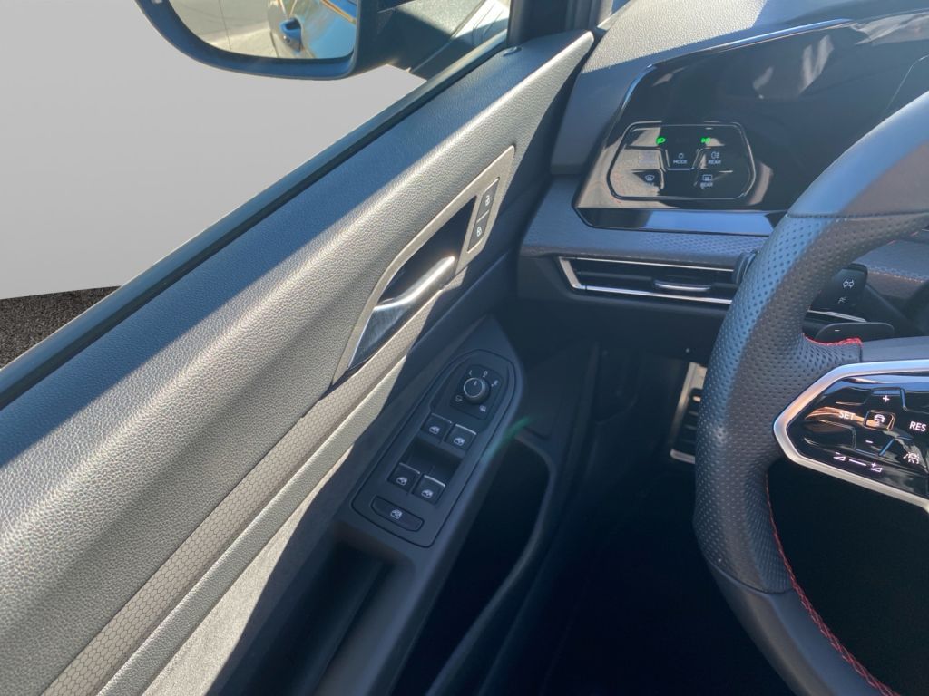 Fahrzeugabbildung Volkswagen Golf 2.0 TSI DSG GTI ACC  LED-Matrix
