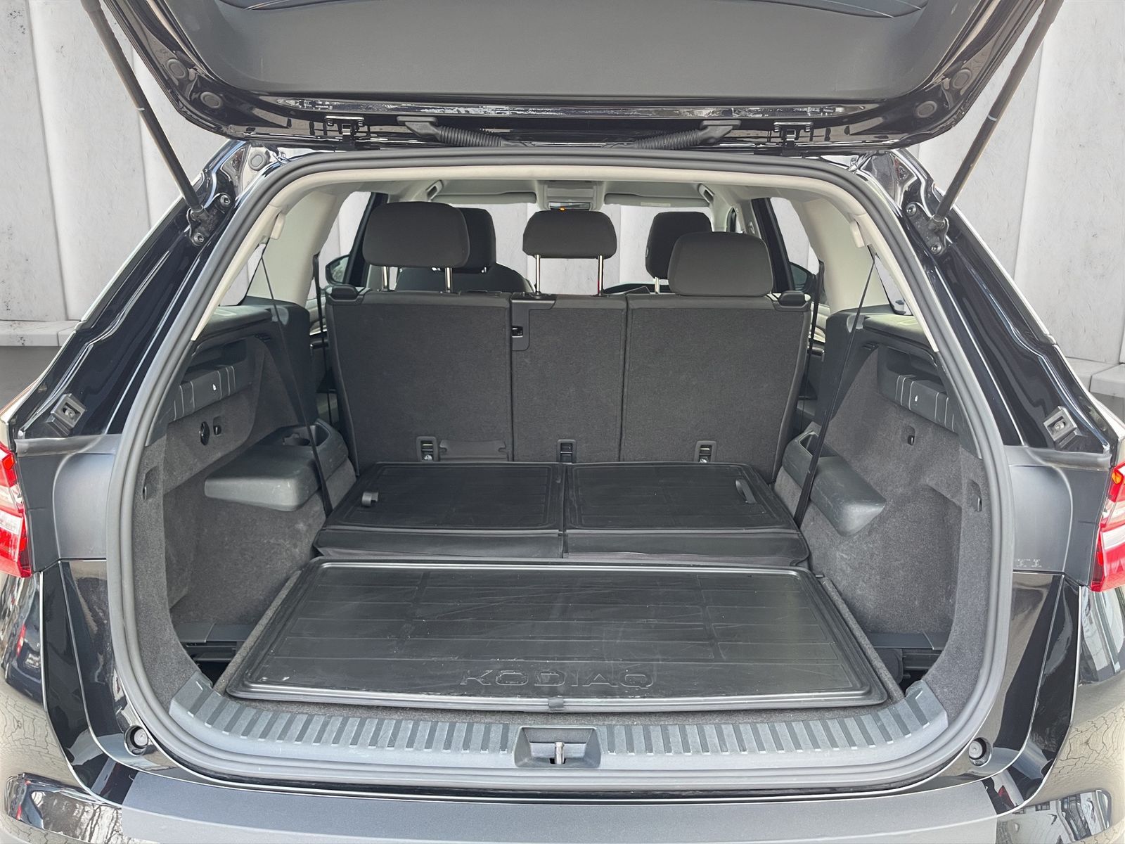 Fahrzeugabbildung SKODA Kodiaq 2.0 TDI DSG*7-Sitzer*ACC*ViCo*SHZ*LED**