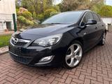 Opel Astra 1.6 Edition Sport * OPC Paket 1 / 19 Zoll* - Opel Astra aus 2012: Opc