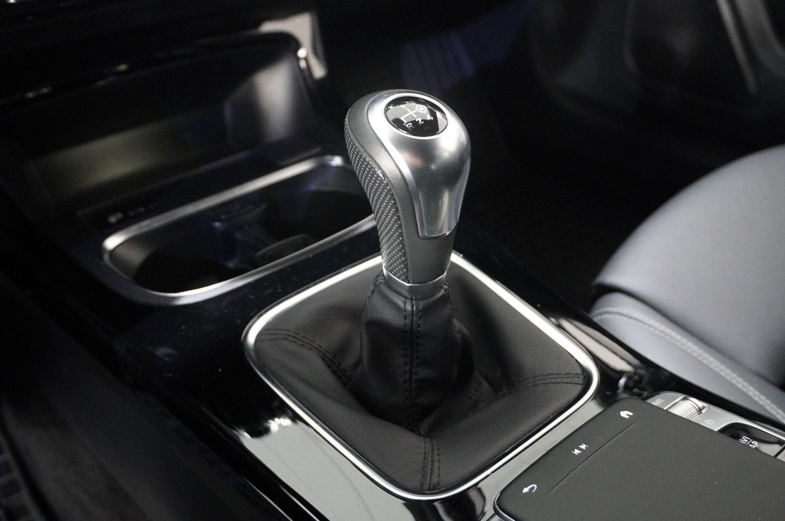 Fahrzeugabbildung Mercedes-Benz A 180 LIM. PROGRESSIVE NAVI/LED/VIRTU./SHZ/PDC