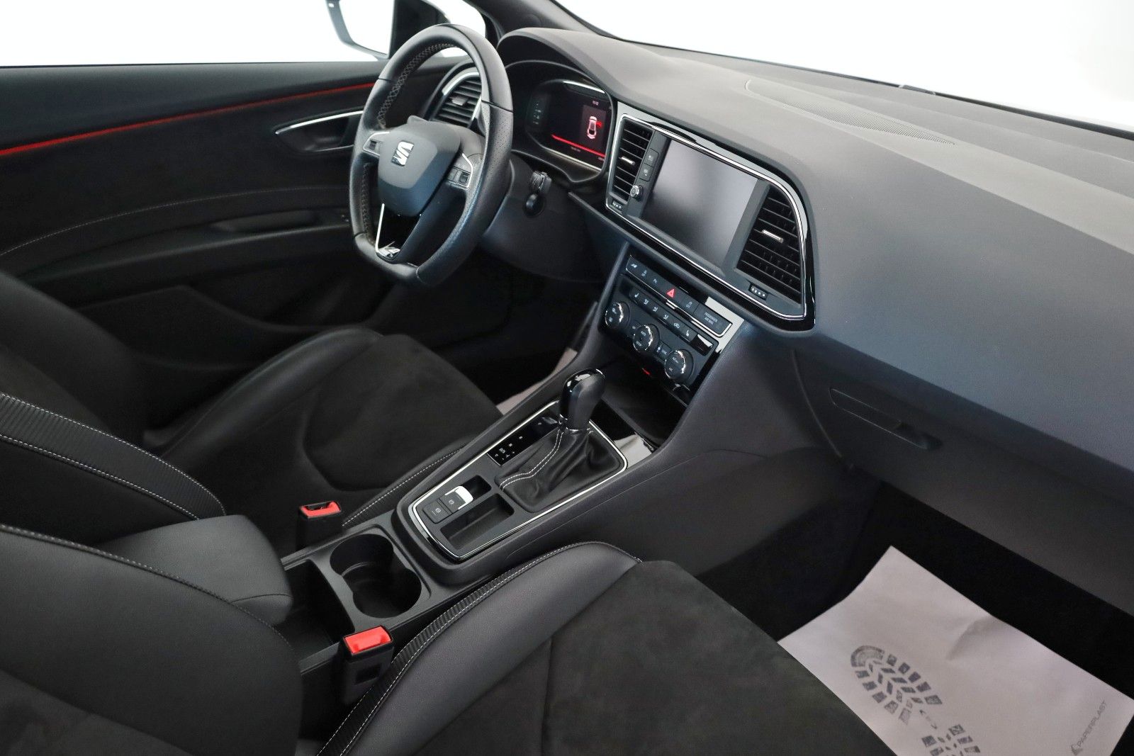 Fahrzeugabbildung SEAT Leon SC Cupra 300,T.Leder,Navi,LED,SH,Kamera,ACC