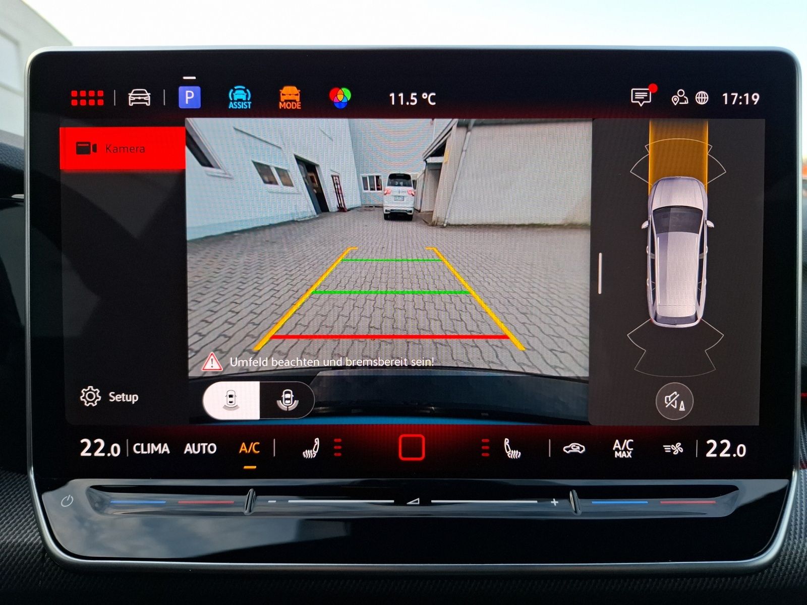 Fahrzeugabbildung Volkswagen Golf VIII Variant TSI R-Line Matrix Navi AID ACC