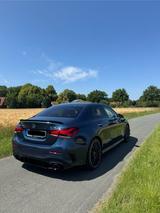 Mercedes-Benz A 35 AMG Mercedes-AMG Limousine  - : Blau, Mercedes