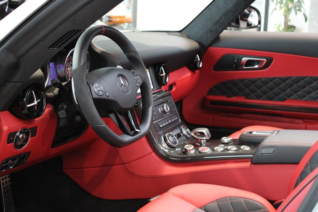 Mercedes-Benz SLS AMG