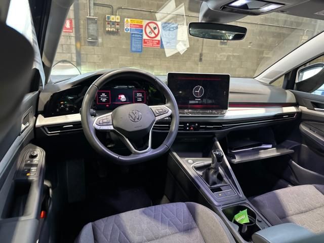 Fahrzeugabbildung Volkswagen Golf VIII Life 2.0 TDI Kamera ACC LED Keyless