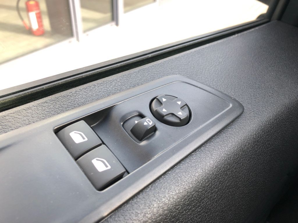 Fahrzeugabbildung Citroën e-Jumpy M 75 kWh*großer Akku*Klima*11 kW Lader*