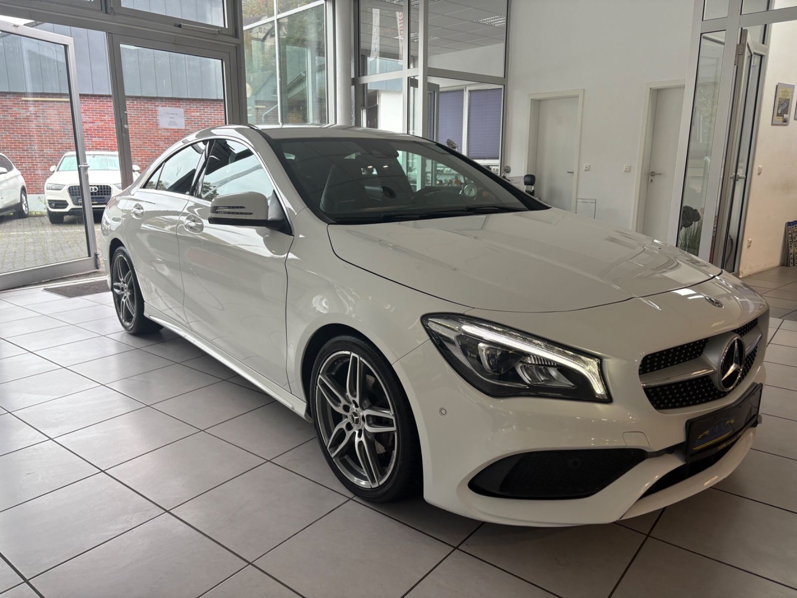 Fahrzeugabbildung Mercedes-Benz CLA 200 *AMG-Line*