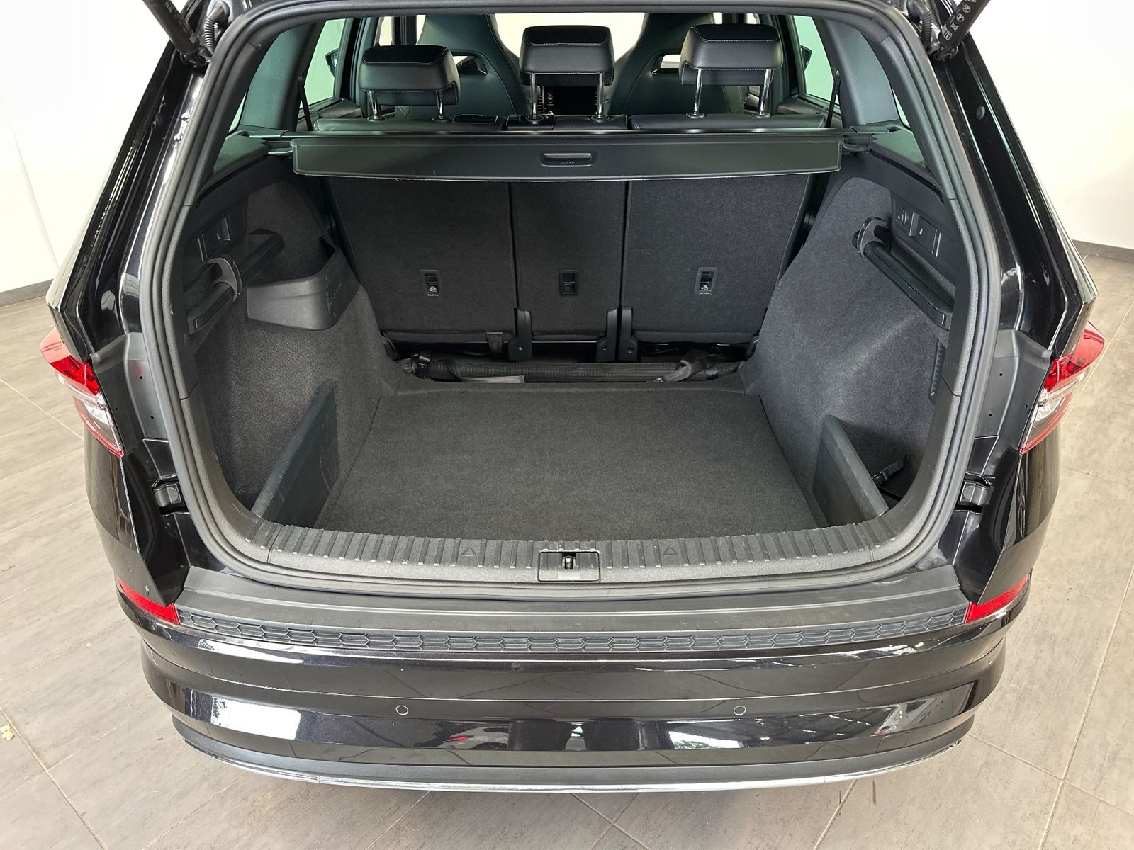 Fahrzeugabbildung SKODA Kodiaq Sportline NAV+LED+ACC+KAMERA+20ZOLL+KESSY