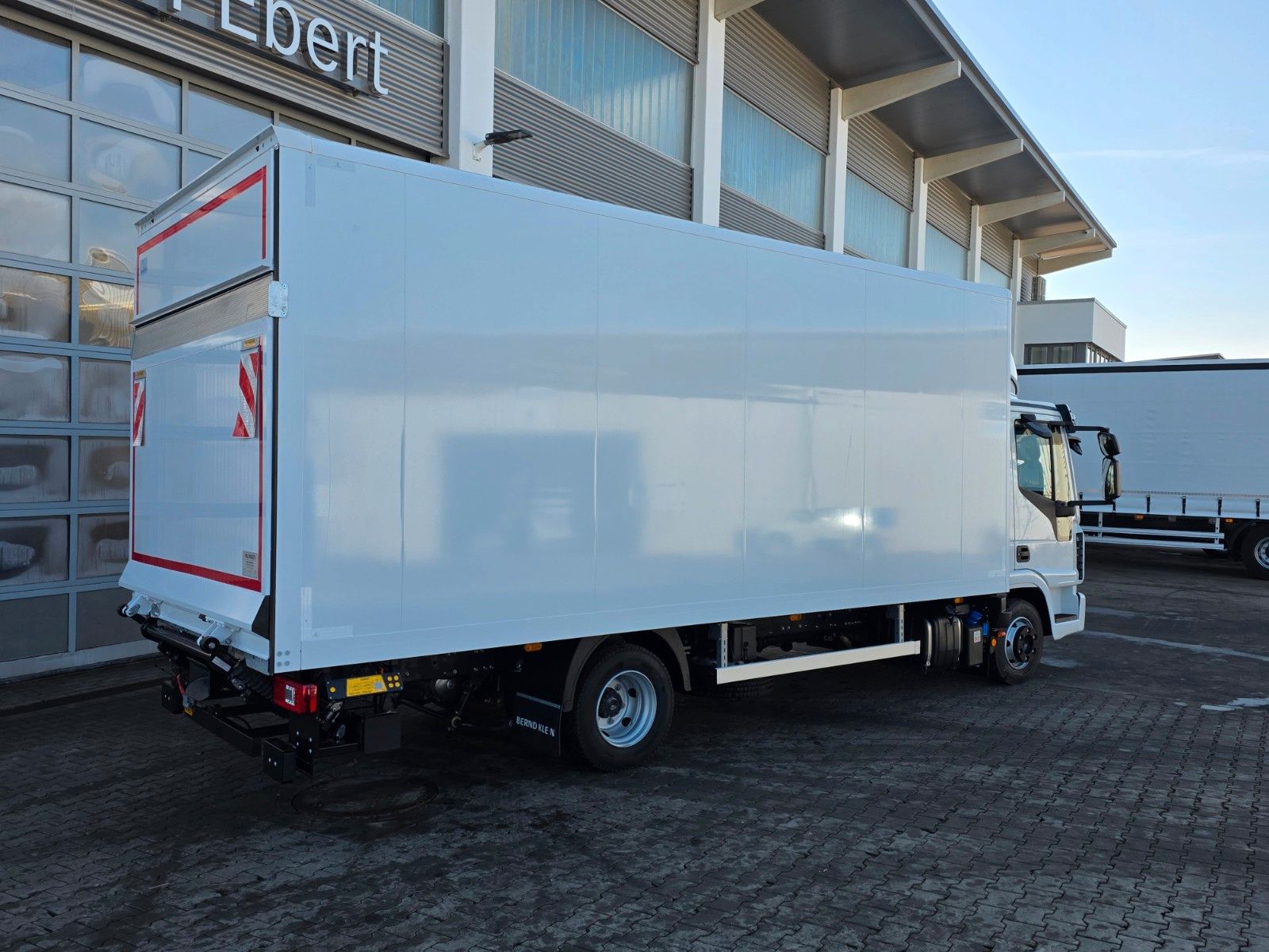 Fahrzeugabbildung Iveco Eurocargo 80E21 Koffer LBW