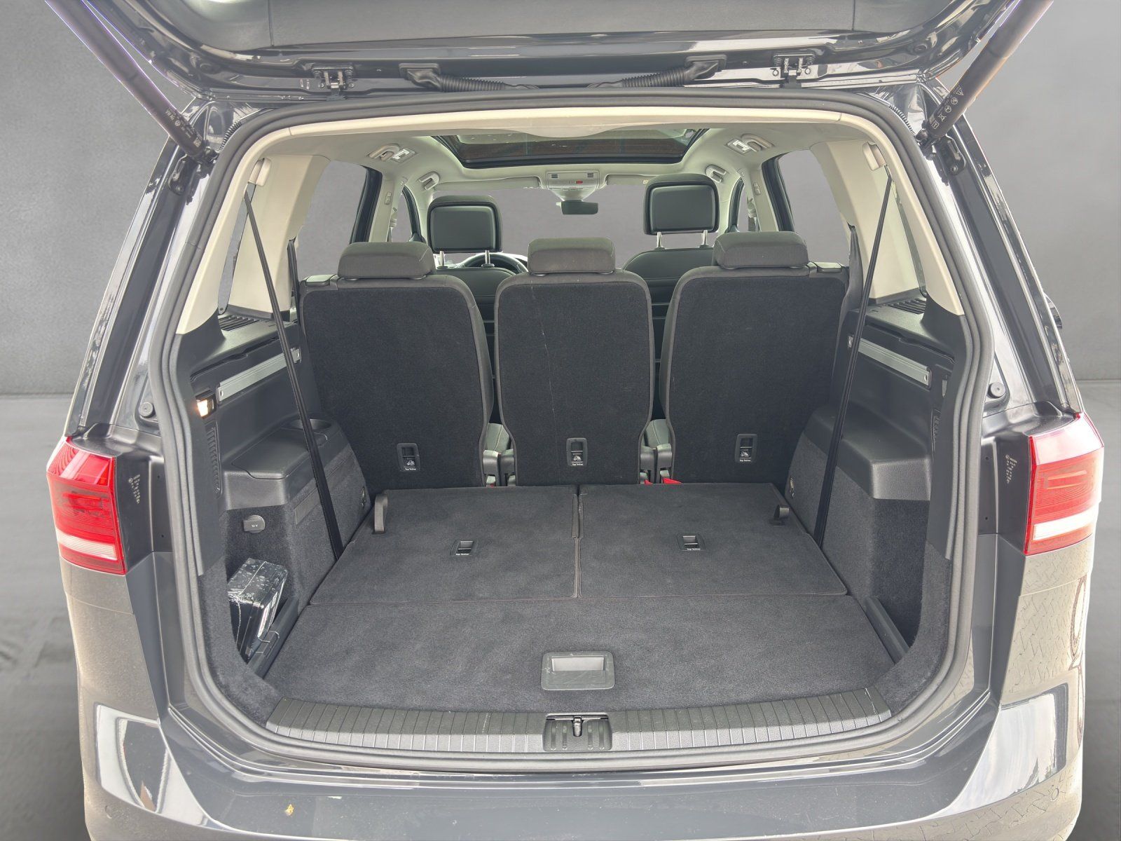 Fahrzeugabbildung Volkswagen Touran 1.5 TSI DSG Highline/PANO-DACH/KAMERA/7Si