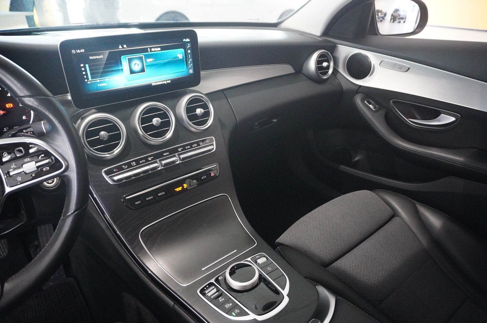 Fahrzeugabbildung Mercedes-Benz C 220 D LIM. AVANTGARDE NAVI/LED/KAMERA/SHZ/AHK