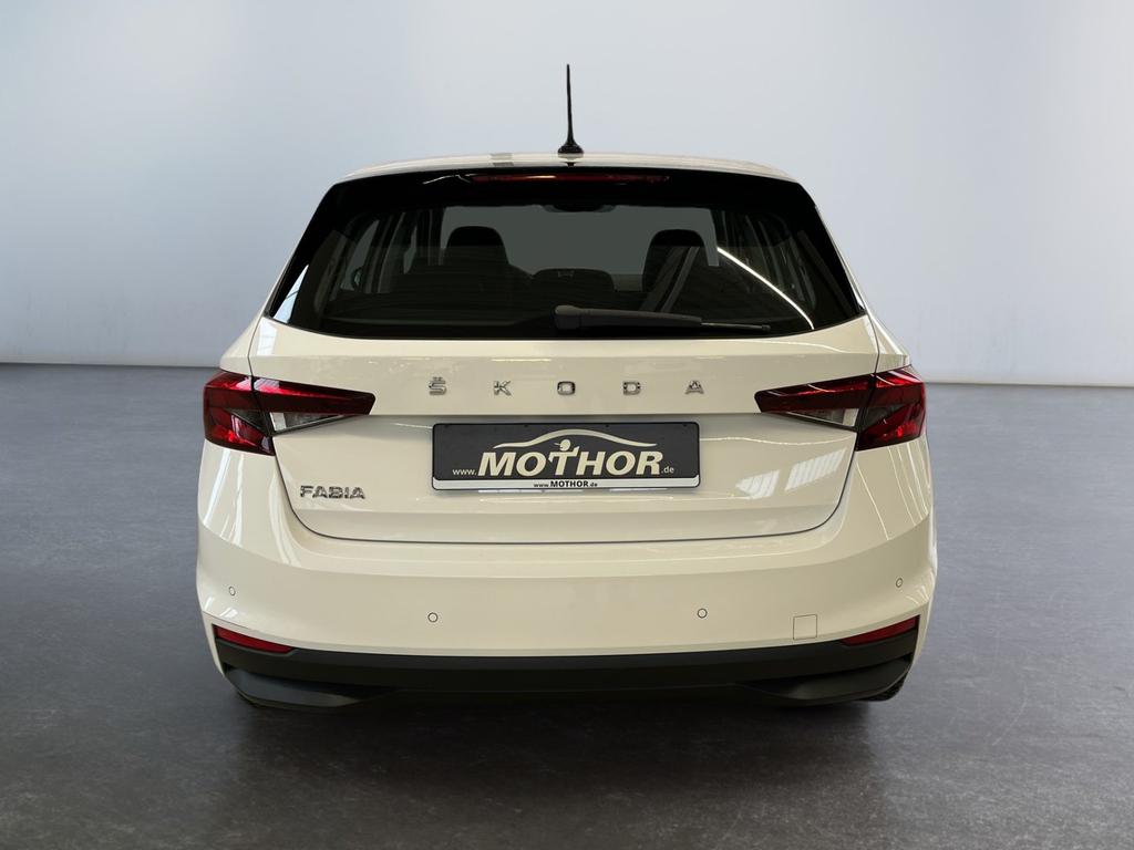 Skoda Fabia 2022 г. Белый, пробег 47540 км