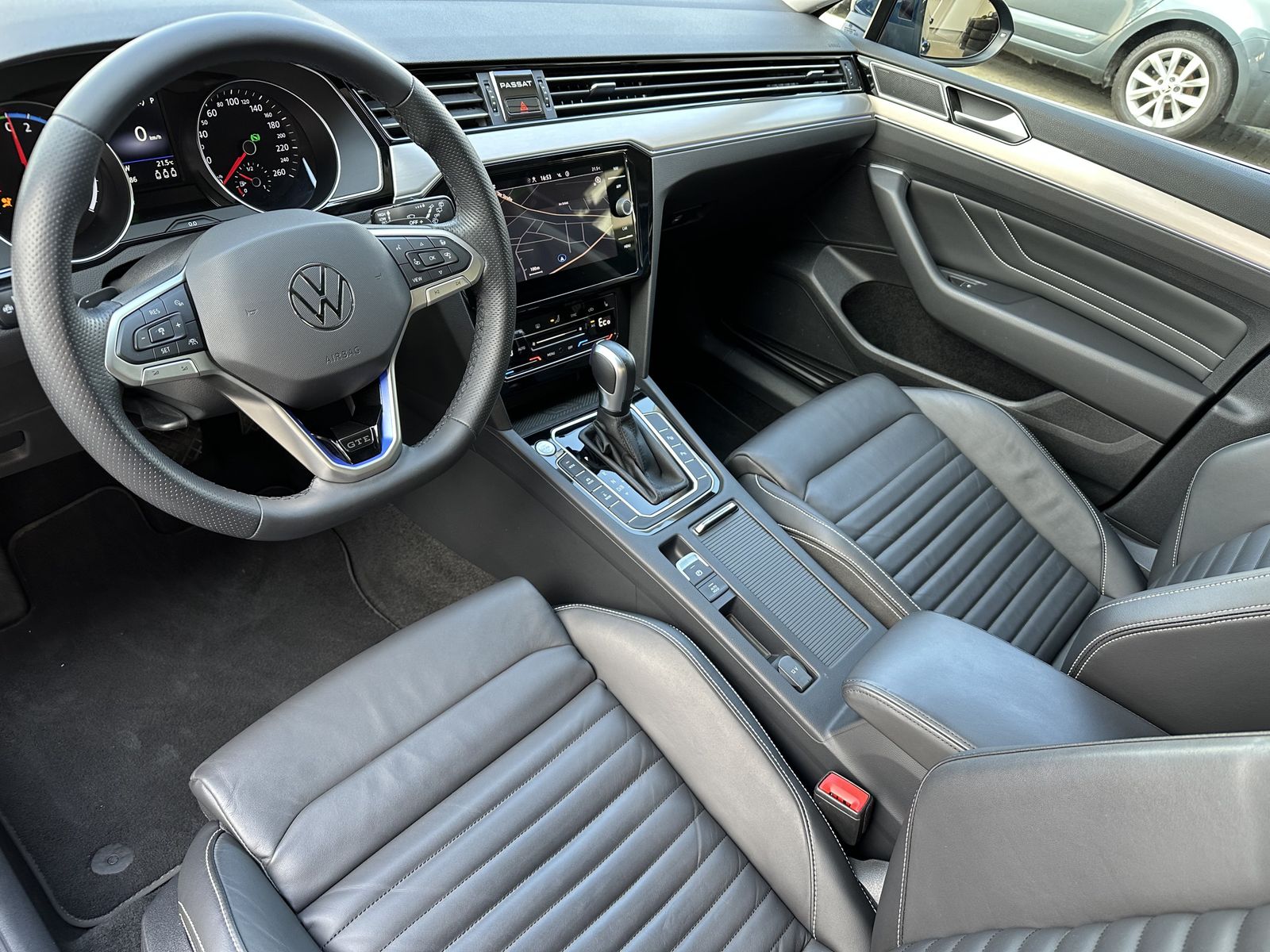 Fahrzeugabbildung Volkswagen Passat Variant 1.4 TSI DSG GTE NAV+LED+AHK+PANO