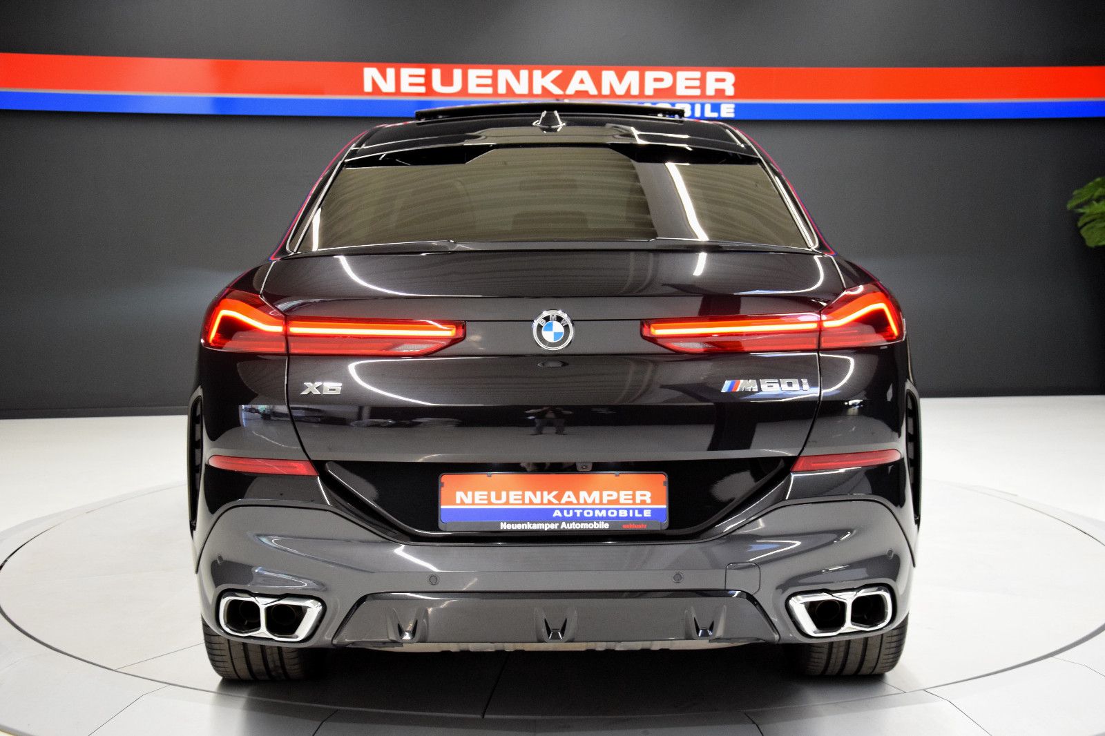 Fahrzeugabbildung BMW X6 M60i xDrive Pano B&W Sitzlüft HuD 22" Standhz