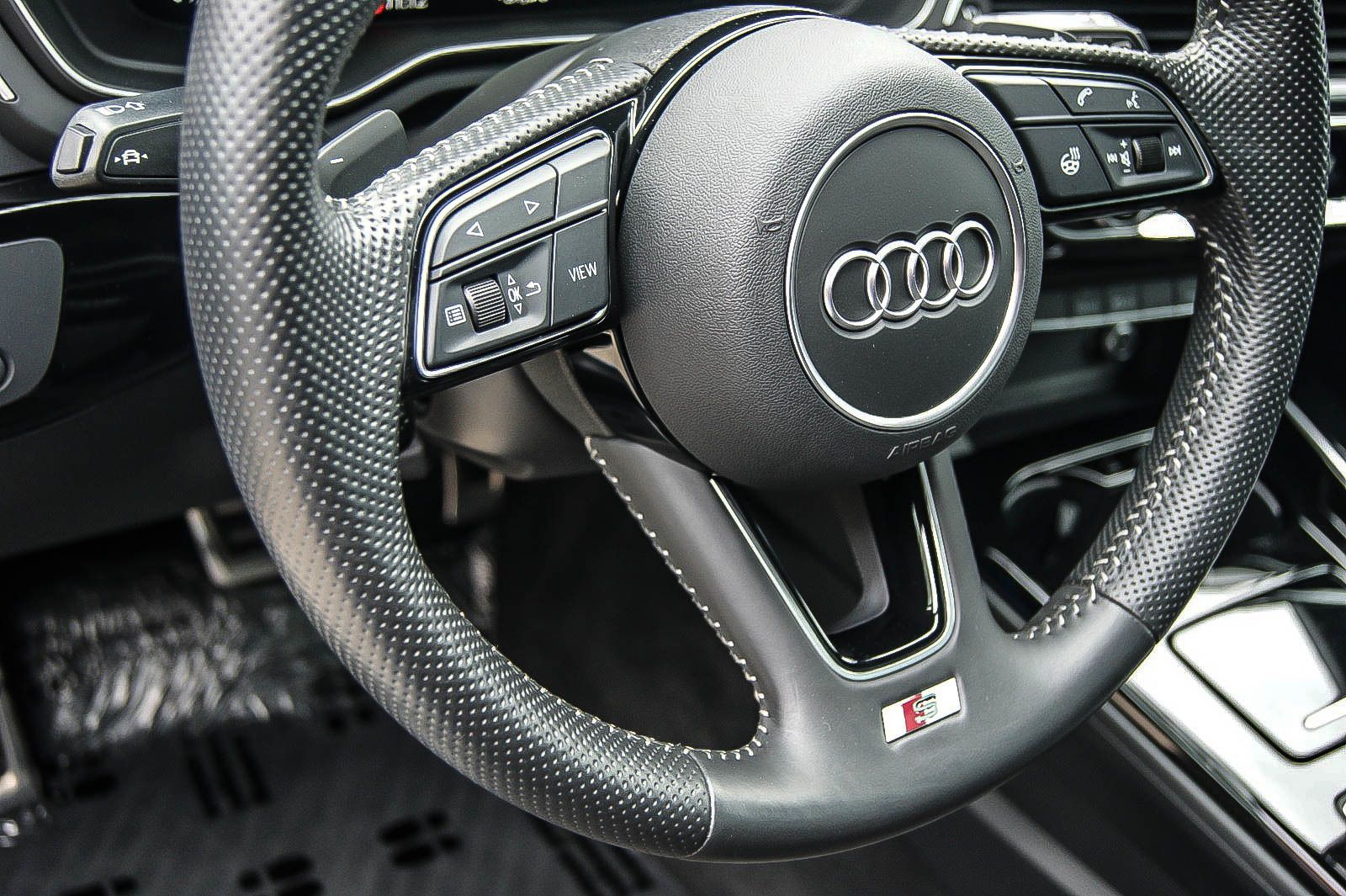 Fahrzeugabbildung Audi A4 Avant 35 TFSI S line TURBOBLAU PANORAMA STHZG