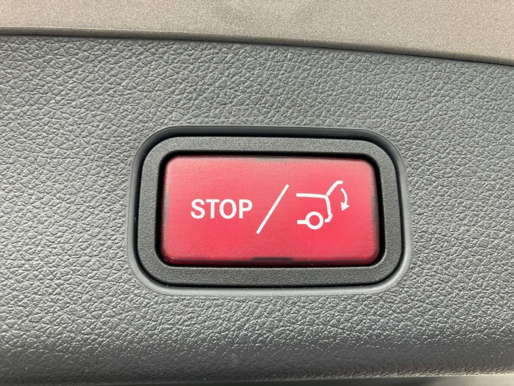 Fahrzeugabbildung Mercedes-Benz GLC 300 e 4M AVANTGARDE*AHK*360°KAM*DIGIT-LIGHT