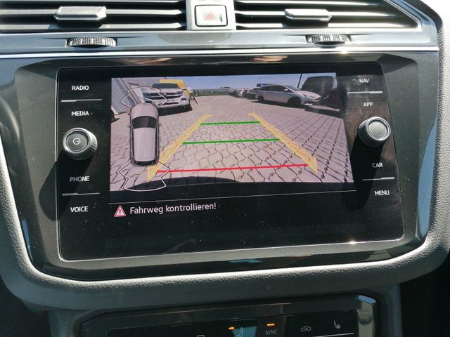 Tiguan 2.0 TDI DSG 4M Life KAMERA+AHK+STHZ